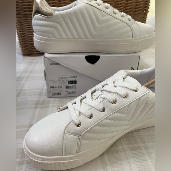 NIB Aldo LoveNow sneakers in white with gold accents, size 11 - Picture 6 of 7